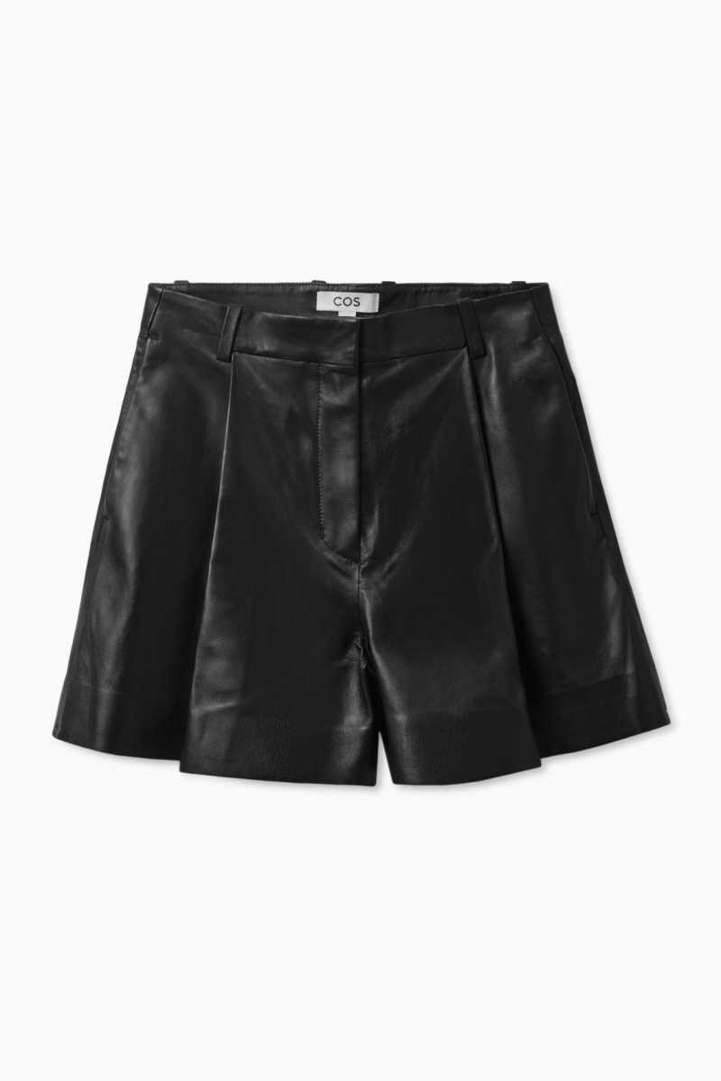 Women\'s COS Pleated Leather Shorts Black | 5032MOJWD